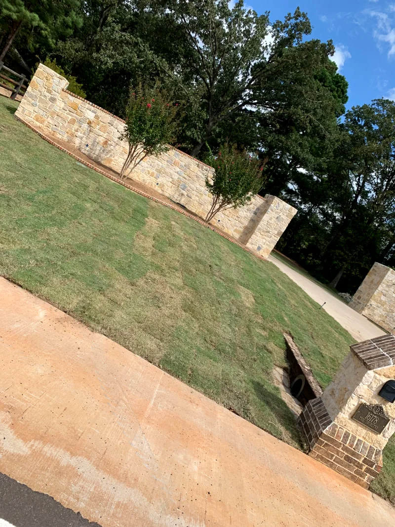 Manicured lawn on a cul-de-sac lot
